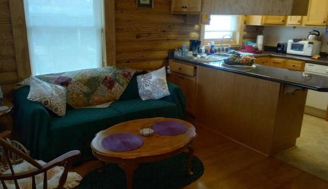 St Rose Log Cabin apartment near Airport in Saint Rose