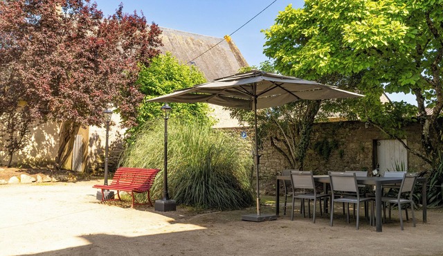 Studio Apartment 'Manoir De L' Aisnerie - St Exupéry' with Shared Garden and Wi-Fi in Saint Herblain