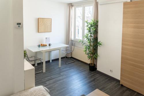 Studio cosy proche Paris & Disneyland - Gare à pied in Le Perreux-Sur-Marne