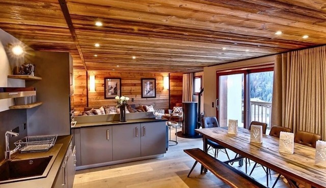 Stunning high end 11 person chalet with garage in the village of Peisey. in Peisey-Nancroix