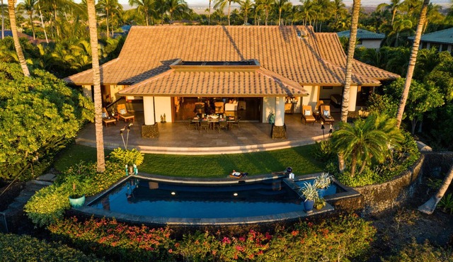 Stunning Villa with Ocean Views, Pool, Home Theatre + Resort Amenities