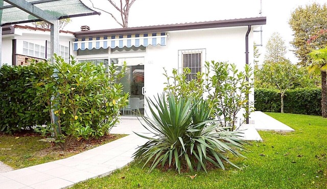 Sunny villa with private garden near the beach in Bibione Pineda