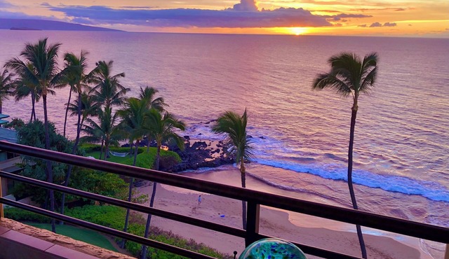 "Sunsational" Wailea Oceanfront-WOW Views over soft sand Beach a few steps away.