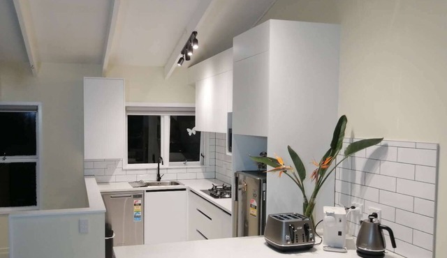Takapuna Centre 3B & Netflix x 3 Bed 2 Bath & 3 Parking walking 5mins to beach in Auckland