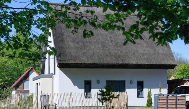 Thatched Holiday Home 'Reetdachhus' in Klausdorf near Stralsund in Klausdorf