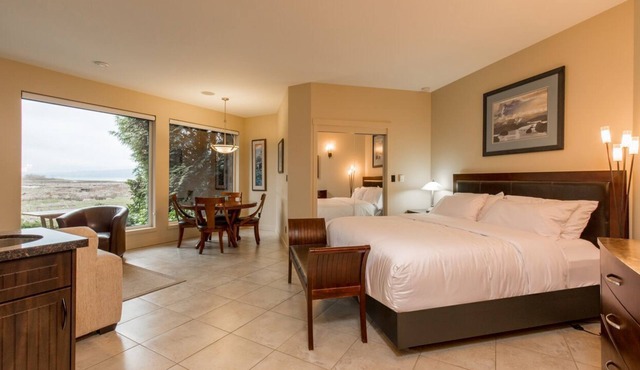The Lagoon Suite at The Estuary Inn