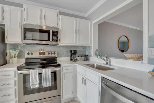 The Salty Breeze - Ocean Front 1 Bedroom in St. Helena Island