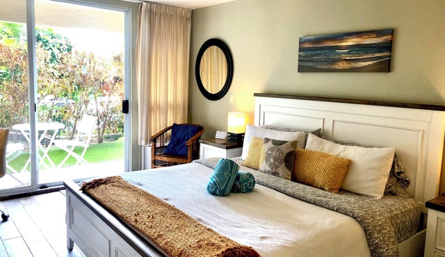 This Blue Sky Escapes Studio Beachside condo/Walkout to Hot tub, Pool and BBQs in Kihei