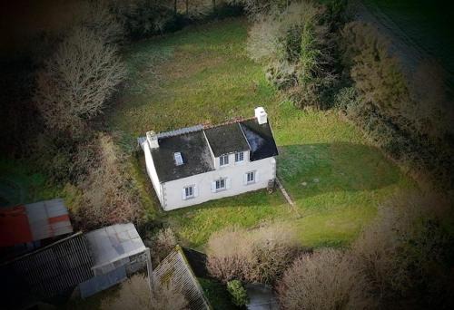 Three Bedroom Breton Cottage in Collorec