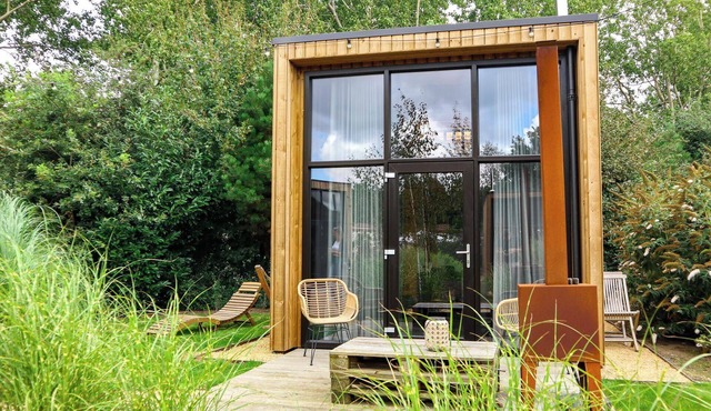 Tiny House with sleeping loft with double bed in Velsen-Zuid