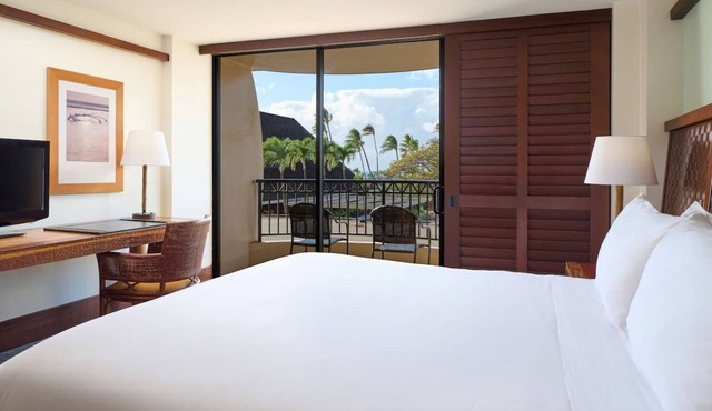 Tower Standard King at Royal Lahaina Resort