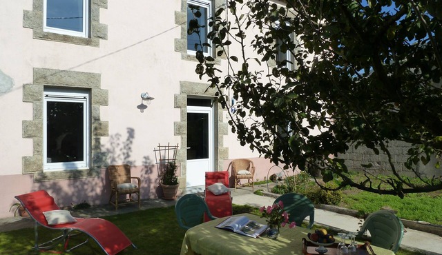Typical house, completely renovated, comfortable and warm. in Plonéour-Lanvern