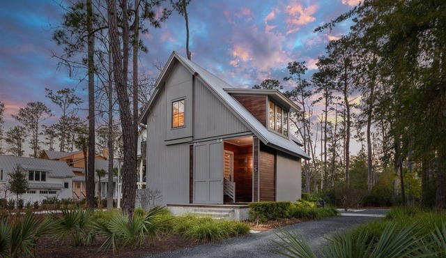 Unique Modern Cottage w/Firepit, Close to Moreland Amenities in Bluffton