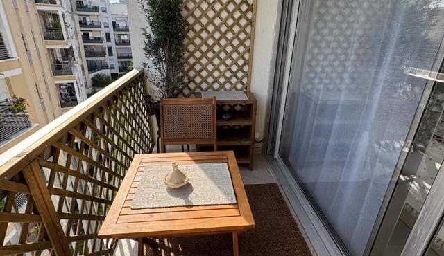 Upscale studio with balcony-La Défense in Nanterre