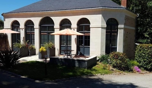 Urban Retreat: Charming Gîte with Private Terrace, Nearby Nantes, Parking, and Bikes Available in Saint-Sébastien-sur-Loire
