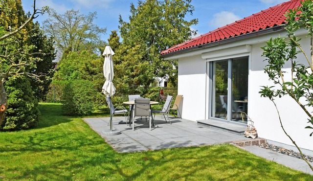 Vacation home with sauna and terrace in the center of Rügen in Thesenvitz