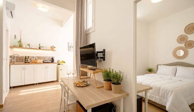 Vecchia Bari Lungomare | Stylish Apartment with Balcony