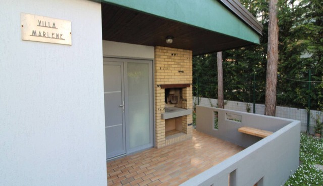 Villa just a few steps from the beach in Lignano Sabbiadoro