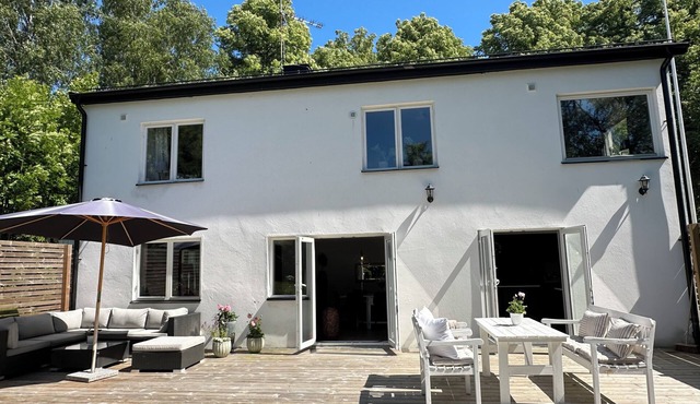 Villa med perfekt läge - bo nära havet, butiker och nå Stockholm city på 20 min. in Stockholms län