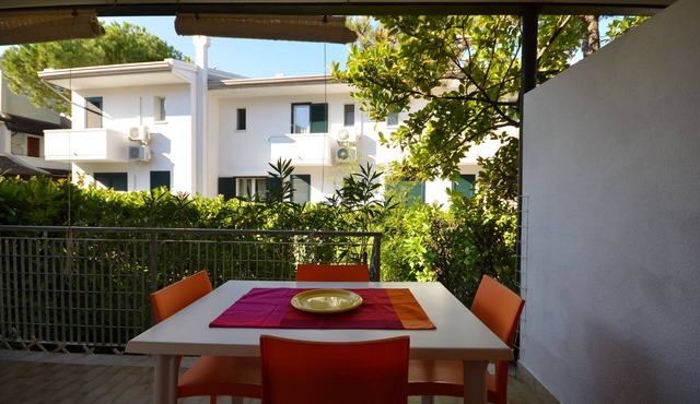 Villa mit Klimaanlage und Balkon in Lignano