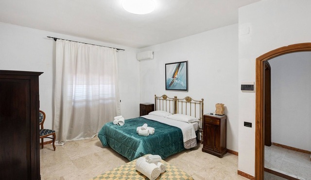 Villa Pompeii Ruiins with Private Terrace, Wi-Fi, and Air Conditioning