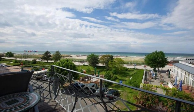 Villa Seeblick Warnemünde - Fewo mit Meerblick und Balkon direkt am Strand für 2-4 Pers in Rostock