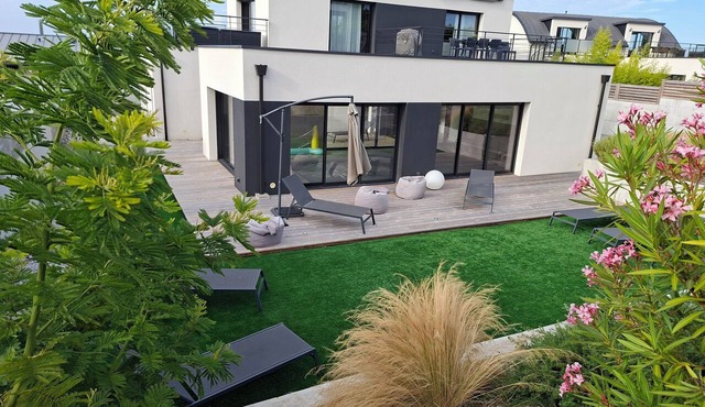 Villa Ty Varcq Avec Piscine Intérieure et vue mer in Locquirec