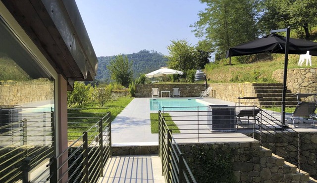 Villa Vitrum - Two Bedroom Villa, Sleeps 6 in Beverino