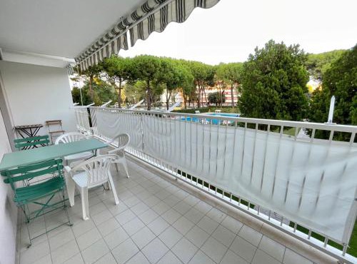 Welcoming flat with pool view balcony in Porto Santa Margherita di Caorle