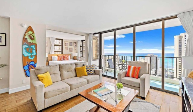Waikiki escape w/ocean views & beach gear