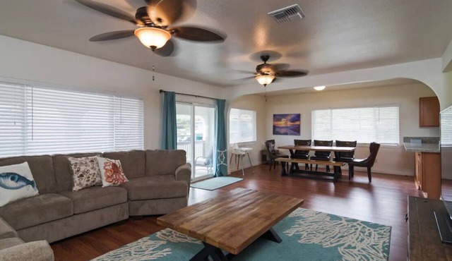 Walk to Ocean from house- close to BYU-H & Polynesian Cultural Cntr 3 bed 2 bath