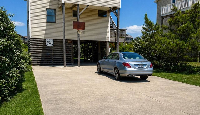 Well kept, comfortable, Ocean View, Steps to Beach, Sunrise & Sunset Views in Nags Head