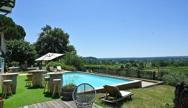 Wine estate chalet with pool in Gironde in Cadillac-sur-Garonne