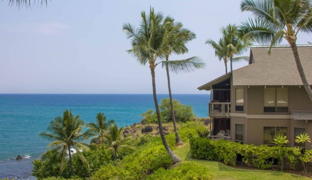 Wonderful Kona oceanfront 5 bedrooms for 12!