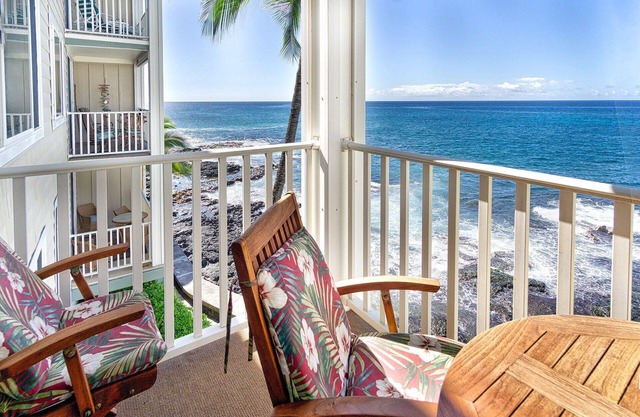 Amazing Oceanfront Condo 🤿 Fresh Island Flavor in Style and Comfort!🐠 - Hale Kona Kai 306