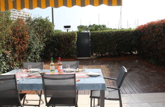 Ground Floor 3-Room Apartment with Terrace & Garden, 5 min to Beach, A/C, Parking, Villeneuve-Loubet