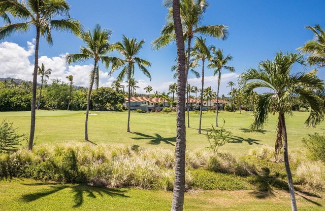 🏖️Keauhou Condo Sleeps 4 | Lanai, Golf Views & A/C