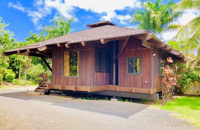 North Shore Cottage-2 Minutes to Beach-Sleeps 6
