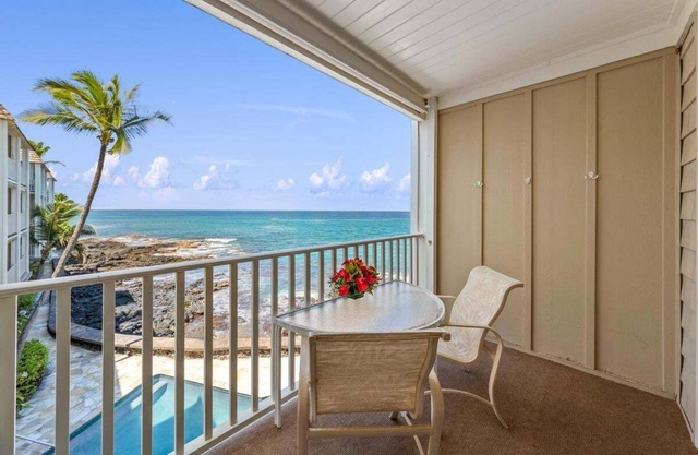 Oceanfront Blissful Sanctuary 🐳 Balcony that Almost Hangs Over The Ocean! 🐠 Hale Kona Kai 308