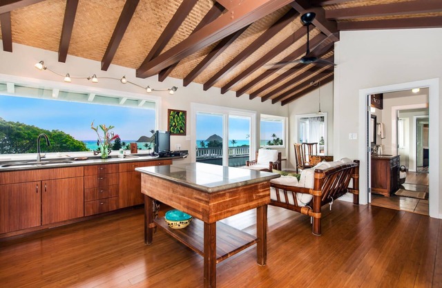 Penthouse Living in Beautiful Lanikai – 2 Bedrooms, 1 Bathroom, Ocean Views
