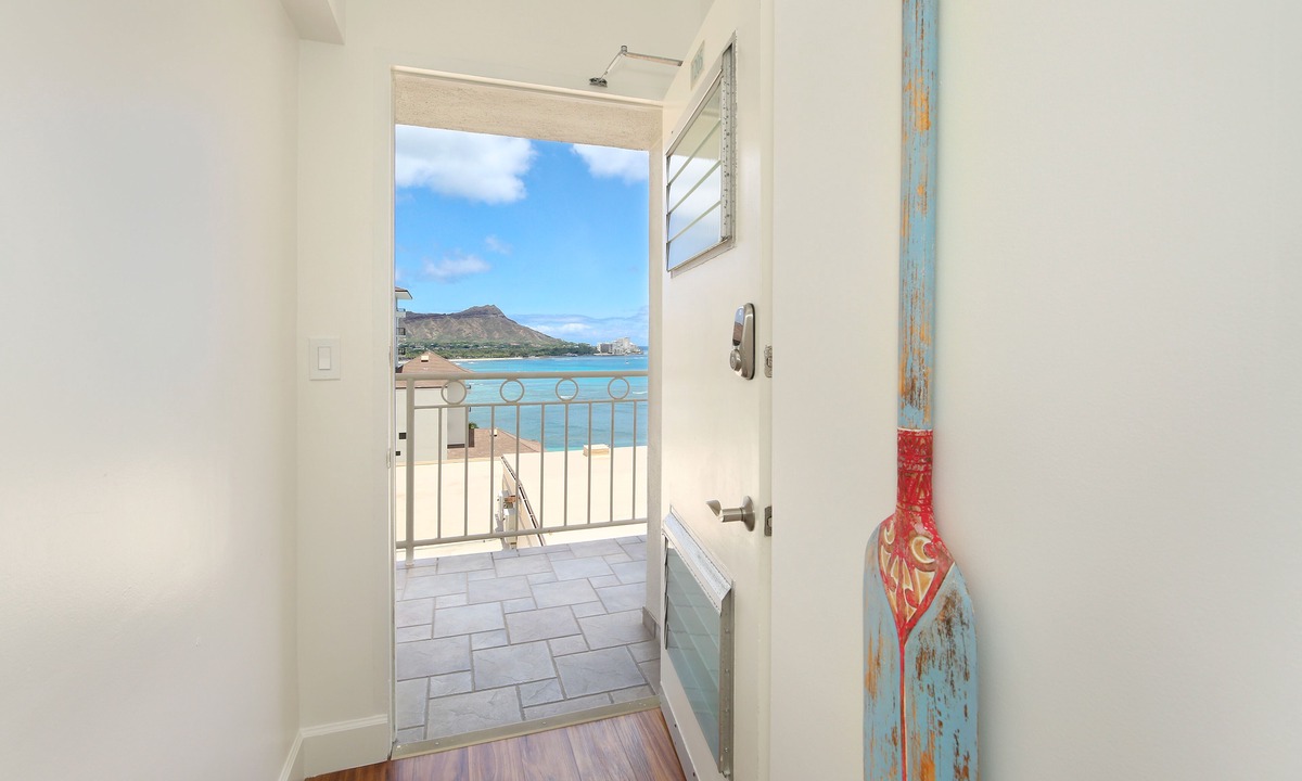 Waikiki Condo | Gorgeous Ocean Views, Full Kitchen, Steps to Beach!