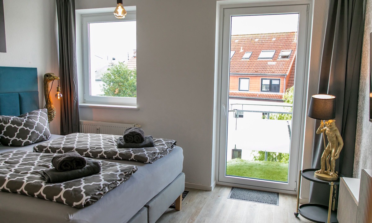 Rostock Apartment | 80m² City Apartment for up to 6 people - Central location in the heart of the tr