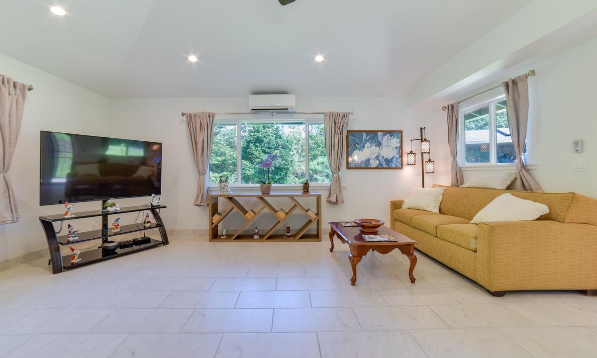 Pauwela Apartment | Bright Haiku Studio: Patio + Rainforest View