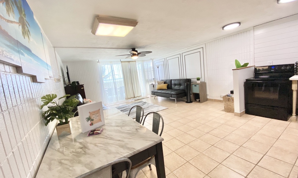 Punaluu Condo | Deluxe Beachfront Condo with a breathtaking view