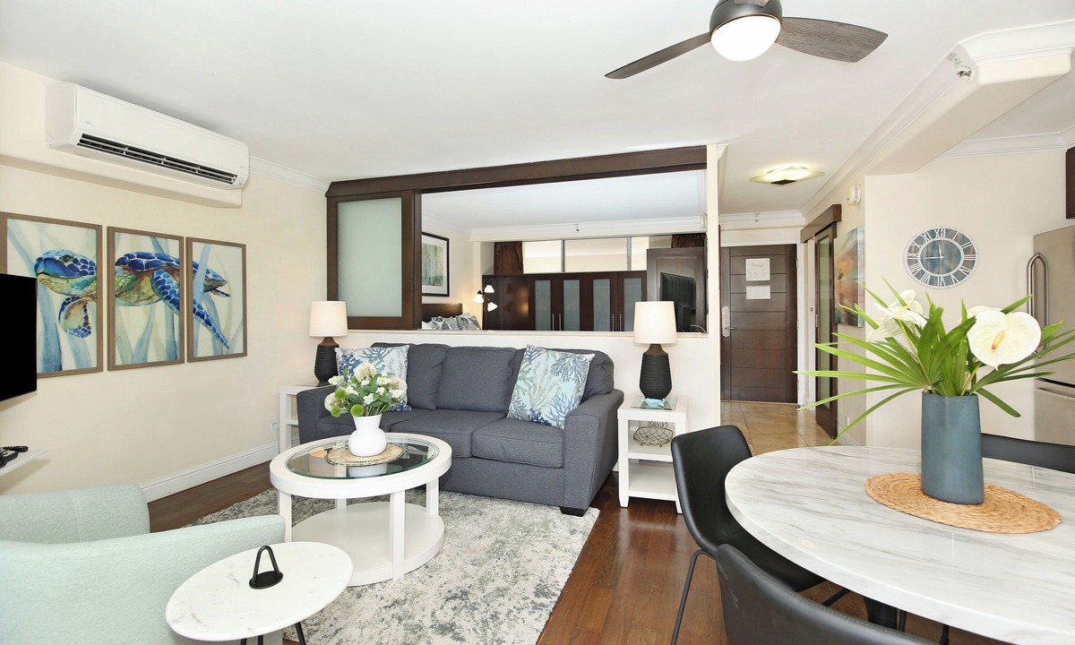 Waikiki Condo | Heart of Waikiki! Lower Floor! Close to Beach! FREE Parking & Wi-Fi, Kitchen!