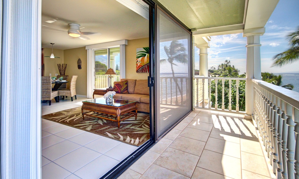 Historic Lahaina Front Street Condo | Bright Corner Oceanfront Unit with Stunning Sunsets