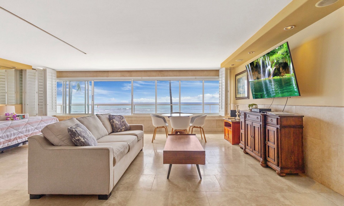 Diamond Head - Kapahulu - St. Louis Condo | Beautiful corner unit on the Gold Coast!