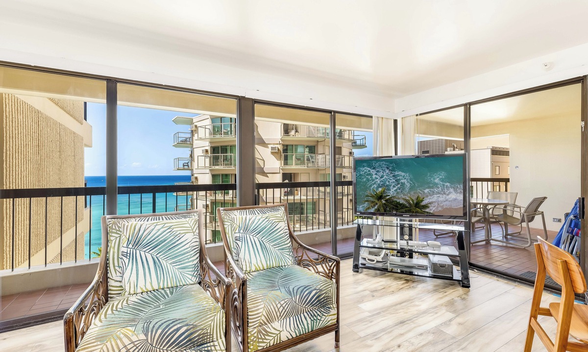 Waikiki Condo | Ocean View Paradise Escape at Waikiki Beach Tower Near Shops & Restaurants