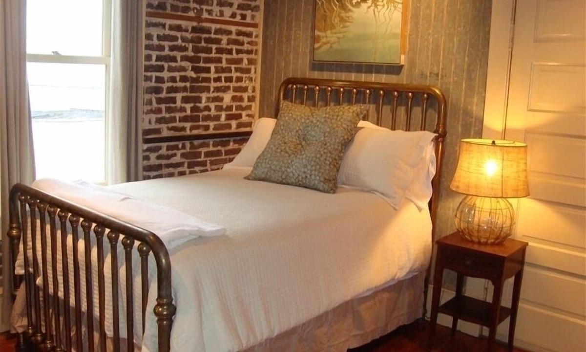 Historic Downtown Apartment | Quaint Studio Loft in the Heart of Downtown Beaufort