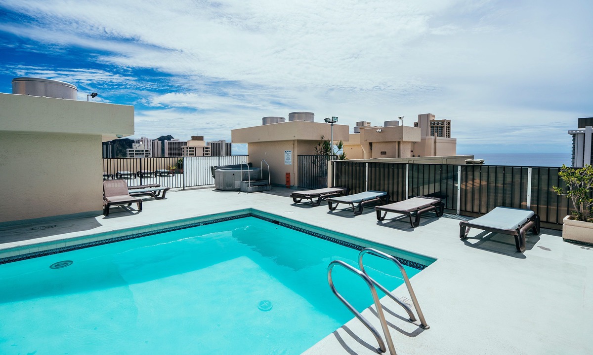 Waikiki Condo | Fairway Villa in the Heart of Waikiki by the Beach w/Rooftop Pool & Amenities
